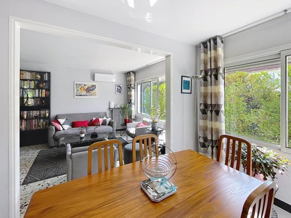 CHARMANTE MAISON DE 75 M2 HABITABLE (95 M2 AU SOL) SUR 335 M2 DE PARCELLE SITUEE AU PARC DE LA CLOCHE A ORLY