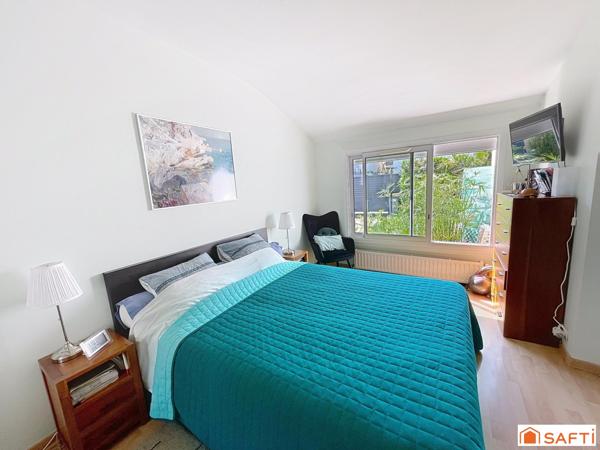 CHARMANTE MAISON DE 75 M2 HABITABLE (95 M2 AU SOL) SUR 335 M2 DE PARCELLE SITUEE AU PARC DE LA CLOCHE A ORLY