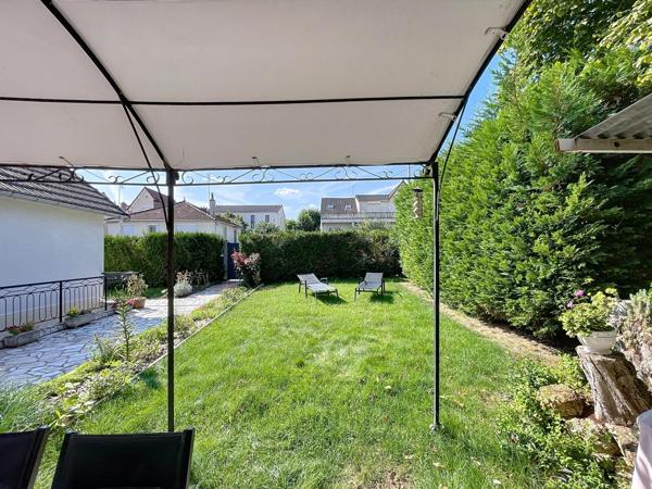 CHARMANTE MAISON DE 75 M2 HABITABLE (95 M2 AU SOL) SUR 335 M2 DE PARCELLE SITUEE AU PARC DE LA CLOCHE A ORLY