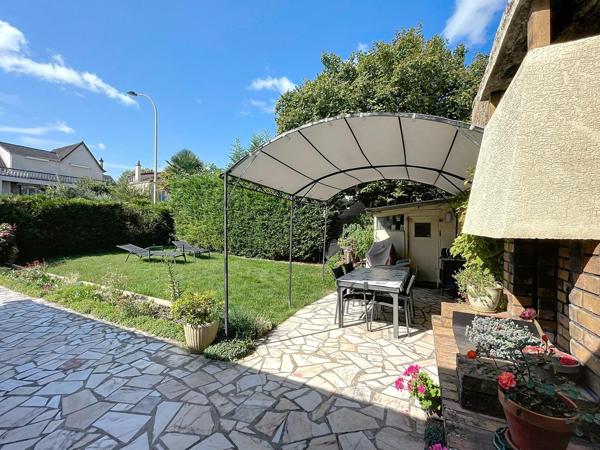 CHARMANTE MAISON DE 75 M2 HABITABLE (95 M2 AU SOL) SUR 335 M2 DE PARCELLE SITUEE AU PARC DE LA CLOCHE A ORLY