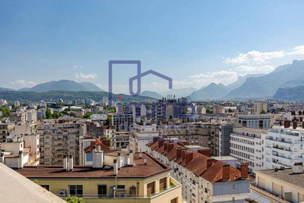 Appartement 2 pièces                                        - 38000 Grenoble Réf : 21686-IMMODEFRANCE69