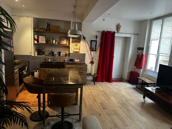 À VENDRE   Comme une maison en plein Paris ! Rue de Rodier