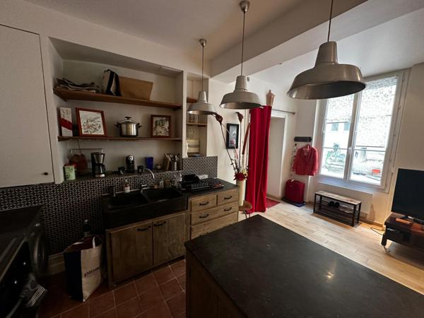 À VENDRE   Comme une maison en plein Paris ! Rue de Rodier