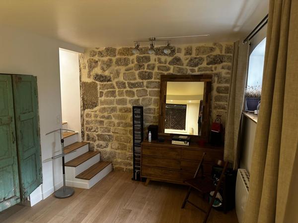 À VENDRE   Comme une maison en plein Paris ! Rue de Rodier