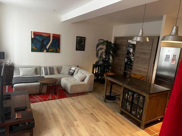 À VENDRE   Comme une maison en plein Paris ! Rue de Rodier