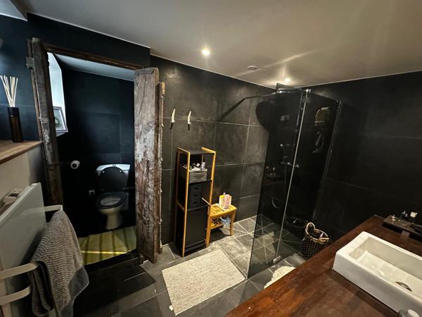 À VENDRE   Comme une maison en plein Paris ! Rue de Rodier