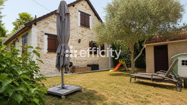 Maison
         6 pièces
        - 117 m² 425 000 € *