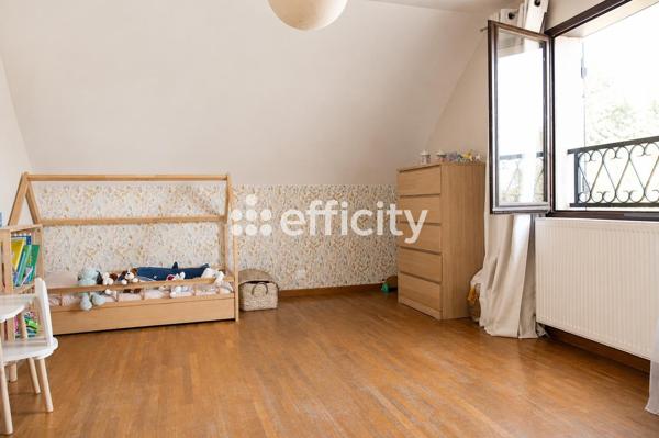 Maison
         6 pièces
        - 117 m² 425 000 € *