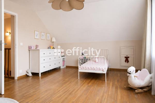 Maison
         6 pièces
        - 117 m² 425 000 € *