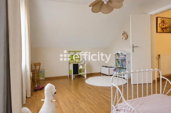 Maison
         6 pièces
        - 117 m² 425 000 € *