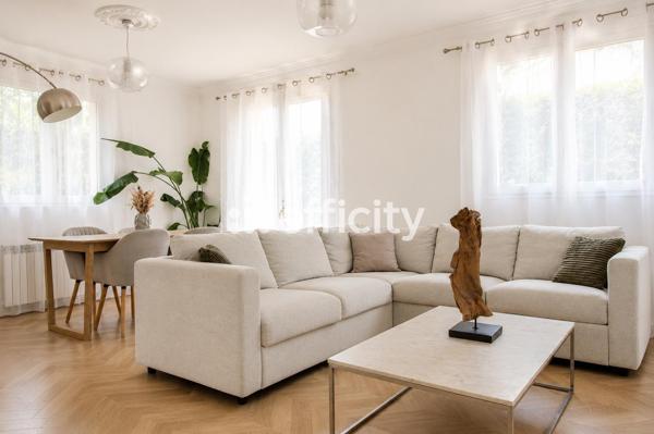 Maison
         6 pièces
        - 117 m² 425 000 € *