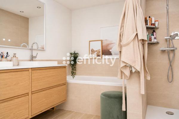 Maison
         6 pièces
        - 117 m² 425 000 € *