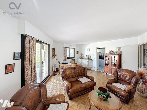 DEAUVILLE – CENTRE VILLE PROCHE PLAGE – 3 PIÈCES AVEC BALCONS – ASCENSEUR – CAVE