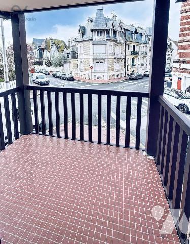 DEAUVILLE – CENTRE VILLE PROCHE PLAGE – 3 PIÈCES AVEC BALCONS – ASCENSEUR – CAVE