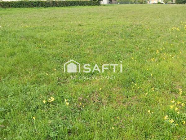 Terrain constructible de 1 075 m2