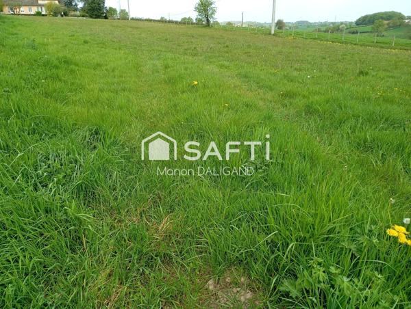 Terrain constructible de 1 075 m2