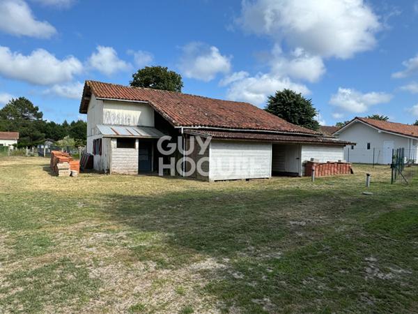 Grange d'environ 200m à restaurer à Bias sur 1004 m2 de terrain