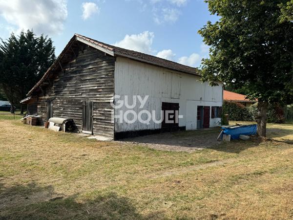 Grange d'environ 200m à restaurer à Bias sur 1004 m2 de terrain