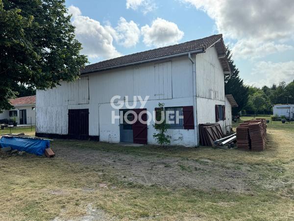 Grange d'environ 200m à restaurer à Bias sur 1004 m2 de terrain