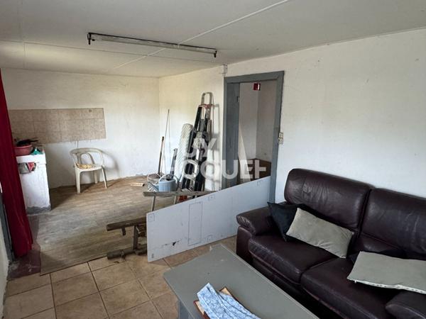 Grange d'environ 200m à restaurer à Bias sur 1004 m2 de terrain