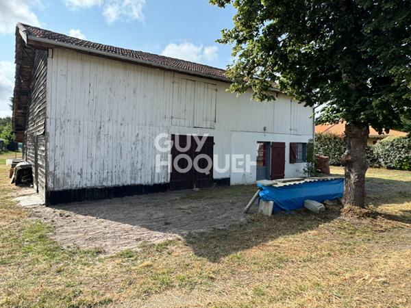 Grange d'environ 200m à restaurer à Bias sur 1004 m2 de terrain