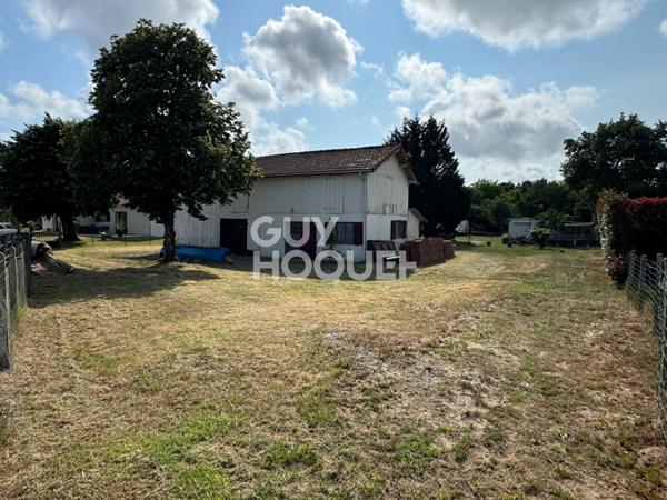 Grange d'environ 200m à restaurer à Bias sur 1004 m2 de terrain