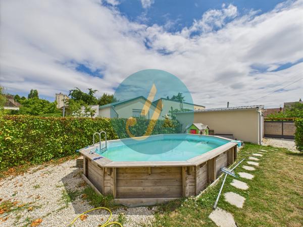 Nevers (58000) Maison de ville, 3 chambres, sous-sol complet et dépendances sur terrain clos.