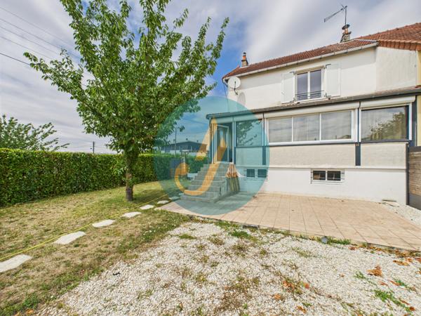 Nevers (58000) Maison de ville, 3 chambres, sous-sol complet et dépendances sur terrain clos.