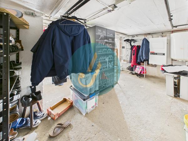 Nevers (58000) Maison de ville, 3 chambres, sous-sol complet et dépendances sur terrain clos.