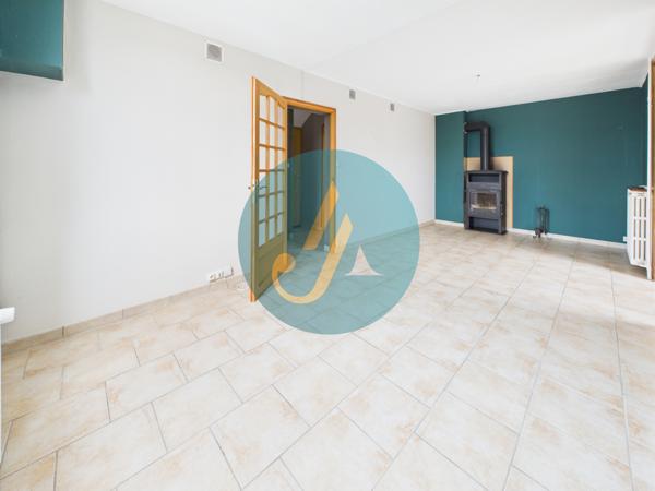 Nevers (58000) Maison de ville, 3 chambres, sous-sol complet et dépendances sur terrain clos.