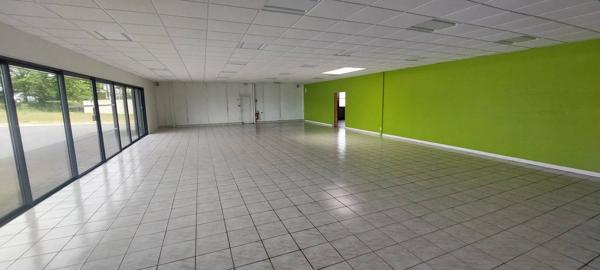 Location immobilière : Commerce à Bressuire   320 m² 2 226 € / Mois (Charges comprises)- GONORD IMMOBILIER.
