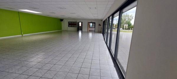 Location immobilière : Commerce à Bressuire   320 m² 2 226 € / Mois (Charges comprises)- GONORD IMMOBILIER.