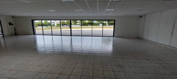 Location immobilière : Commerce à Bressuire   320 m² 2 226 € / Mois (Charges comprises)- GONORD IMMOBILIER.