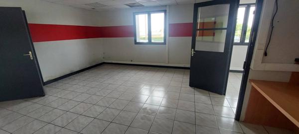 Location immobilière : Commerce à Bressuire   320 m² 2 226 € / Mois (Charges comprises)- GONORD IMMOBILIER.