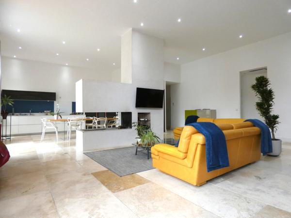 Maison bourgeoise D'exception de 325 m² entièrement rénovée avec piscine, dépendance et grand terrain clos