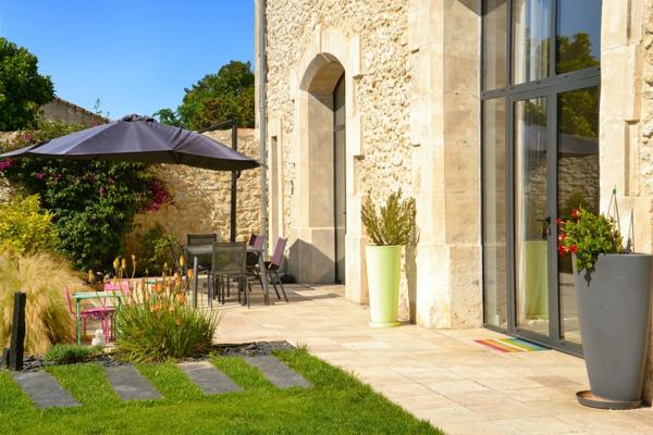 Maison bourgeoise D'exception de 325 m² entièrement rénovée avec piscine, dépendance et grand terrain clos