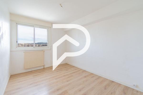 Appartement 4 pièces 76.83 m2