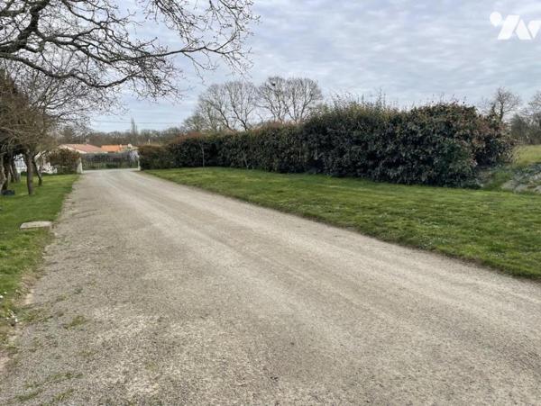 TERRAIN A BATIR + PERMIS DE CONSTRUIRE (maison 67m² + garage 21m²)