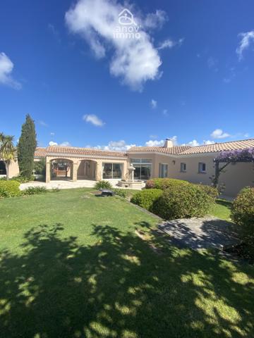Villa
                                                                                                                                                                                                                                                                                                                        10 pièce(s)                                                                                                                                                                                                          4 chambre(s)                                                                                                                                                                                                          279  m²