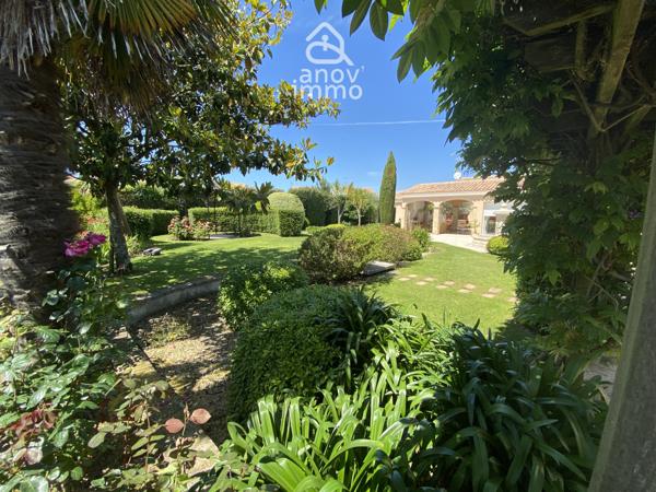 Villa
                                                                                                                                                                                                                                                                                                                        10 pièce(s)                                                                                                                                                                                                          4 chambre(s)                                                                                                                                                                                                          279  m²