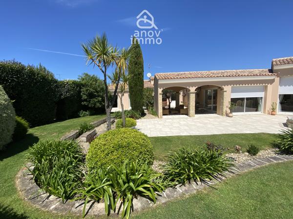 Villa
                                                                                                                                                                                                                                                                                                                        10 pièce(s)                                                                                                                                                                                                          4 chambre(s)                                                                                                                                                                                                          279  m²
