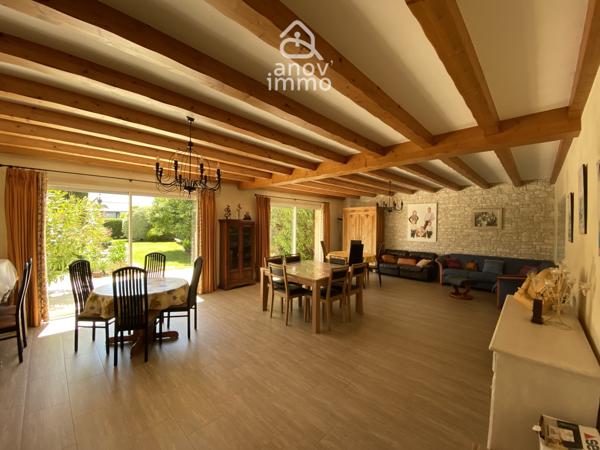 Villa
                                                                                                                                                                                                                                                                                                                        10 pièce(s)                                                                                                                                                                                                          4 chambre(s)                                                                                                                                                                                                          279  m²