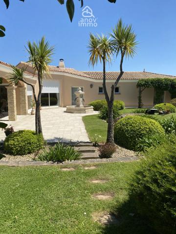 Villa
                                                                                                                                                                                                                                                                                                                        10 pièce(s)                                                                                                                                                                                                          4 chambre(s)                                                                                                                                                                                                          279  m²
