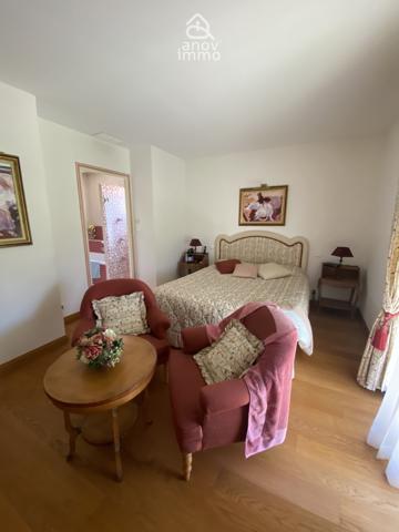 Villa
                                                                                                                                                                                                                                                                                                                        10 pièce(s)                                                                                                                                                                                                          4 chambre(s)                                                                                                                                                                                                          279  m²