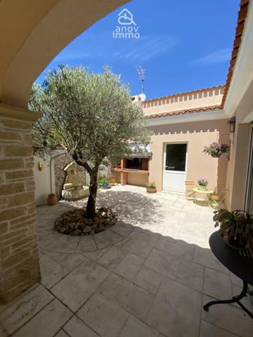 Villa
                                                                                                                                                                                                                                                                                                                        10 pièce(s)                                                                                                                                                                                                          4 chambre(s)                                                                                                                                                                                                          279  m²