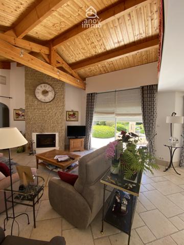 Villa
                                                                                                                                                                                                                                                                                                                        10 pièce(s)                                                                                                                                                                                                          4 chambre(s)                                                                                                                                                                                                          279  m²