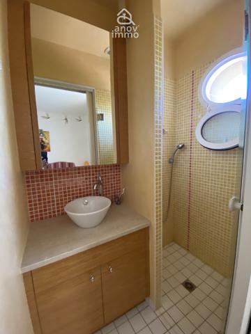 Villa
                                                                                                                                                                                                                                                                                                                        10 pièce(s)                                                                                                                                                                                                          4 chambre(s)                                                                                                                                                                                                          279  m²