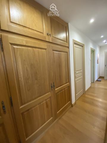 Villa
                                                                                                                                                                                                                                                                                                                        10 pièce(s)                                                                                                                                                                                                          4 chambre(s)                                                                                                                                                                                                          279  m²