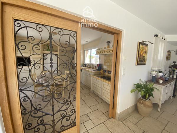 Villa
                                                                                                                                                                                                                                                                                                                        10 pièce(s)                                                                                                                                                                                                          4 chambre(s)                                                                                                                                                                                                          279  m²