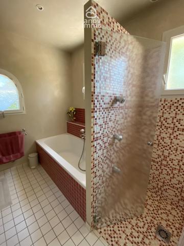 Villa
                                                                                                                                                                                                                                                                                                                        10 pièce(s)                                                                                                                                                                                                          4 chambre(s)                                                                                                                                                                                                          279  m²